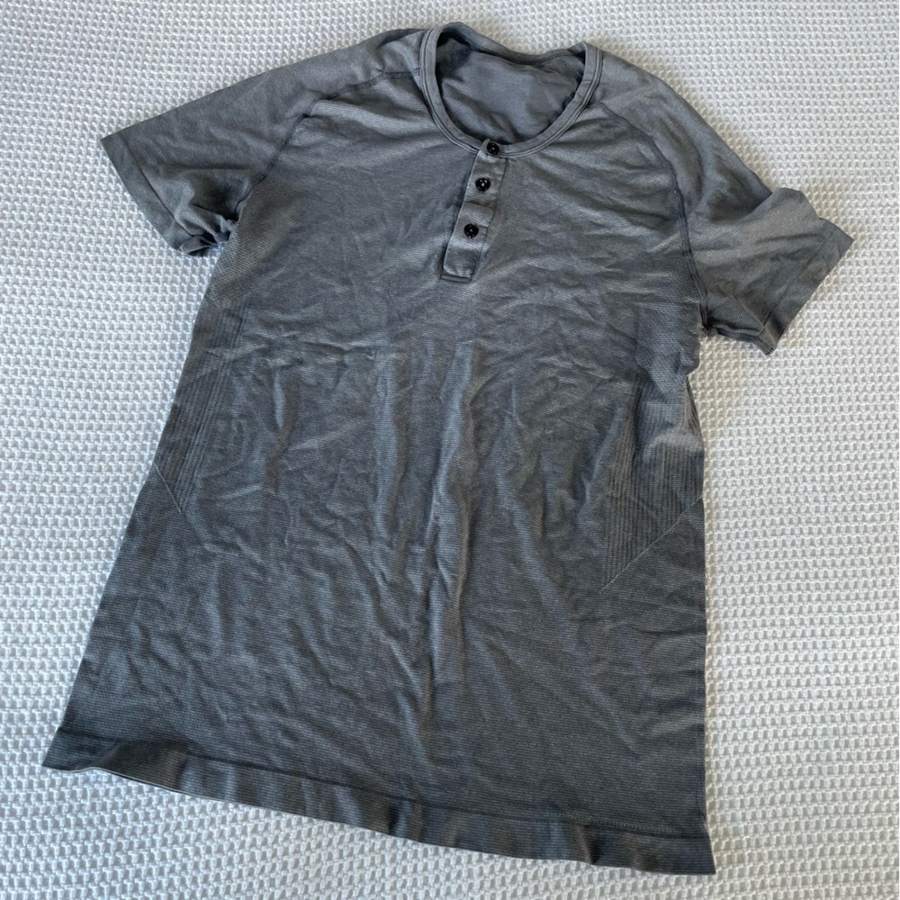 NWOT Lululemon Men’s Short-sleeve